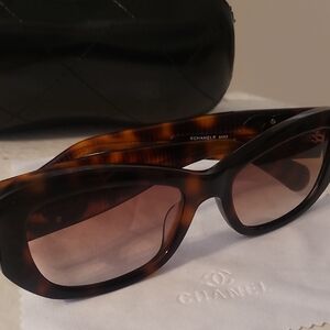 CHANEL Tortoise Shell Sunglasses with Brown Gradient Lenses